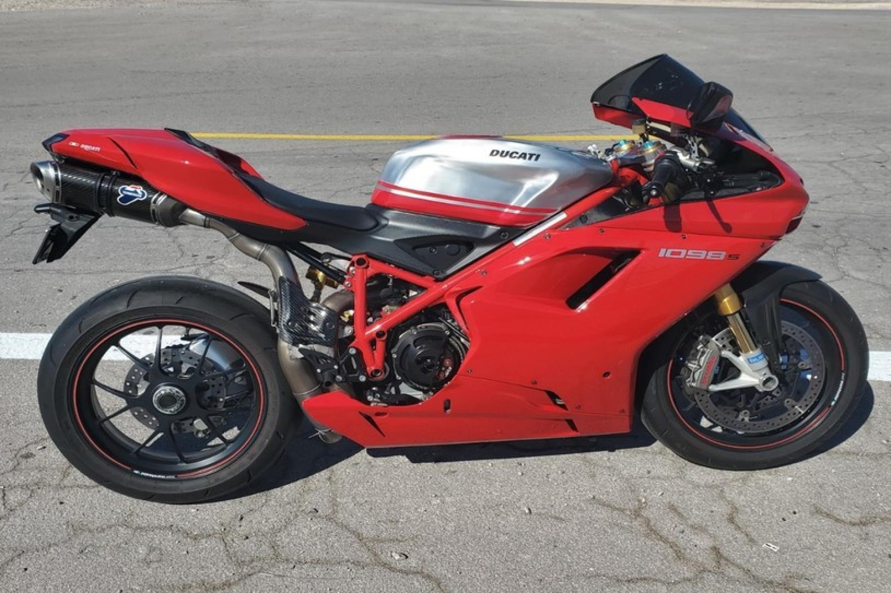 2008 Ducati 1099 S S (ZDM1XBEW18B) with an 1,098 cc L twin engine, Six-Speed Dry Clutch transmission, located at 3160 South Valley View Blvd, Las Vegas, NV, 89146, (888) 750-6845, 36.132458, -115.190247 - b64:VGhlIER1Y2F0aSAxMDk4UyBib2FzdHMgc29tZSBnb3JnZW91cyBib2R5d29yayBhbmQgc2xpY2sgZGVzaWduIGN1ZXMsIGJ1dCBpdHMgcmVhbCBtYXN0ZXJwaWVjZSBsaWVzIGJlbmVhdGggdGhvc2UgcHJldHR5IHBsYXN0aWMgcGFuZWxzLiBVbmRlcm5lYXRoIGlzIGEgdHVidWxhciBzdGVlbCB0cmVsbGlzIGZyYW1lIG9wdGltaXplZCBmb3Igc3RpZmZuZXNzLCBhbmQgYW4gTC10d2luIGVu - Photo #1