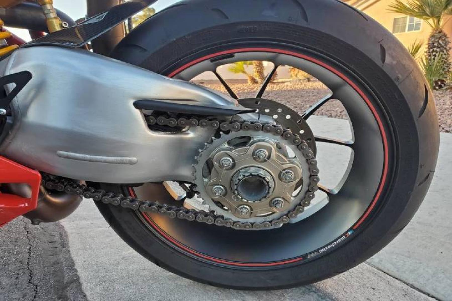 2008 Ducati 1099 S S (ZDM1XBEW18B) with an 1,098 cc L twin engine, Six-Speed Dry Clutch transmission, located at 3160 South Valley View Blvd, Las Vegas, NV, 89146, (888) 750-6845, 36.132458, -115.190247 - b64:VGhlIER1Y2F0aSAxMDk4UyBib2FzdHMgc29tZSBnb3JnZW91cyBib2R5d29yayBhbmQgc2xpY2sgZGVzaWduIGN1ZXMsIGJ1dCBpdHMgcmVhbCBtYXN0ZXJwaWVjZSBsaWVzIGJlbmVhdGggdGhvc2UgcHJldHR5IHBsYXN0aWMgcGFuZWxzLiBVbmRlcm5lYXRoIGlzIGEgdHVidWxhciBzdGVlbCB0cmVsbGlzIGZyYW1lIG9wdGltaXplZCBmb3Igc3RpZmZuZXNzLCBhbmQgYW4gTC10d2luIGVu - Photo #7