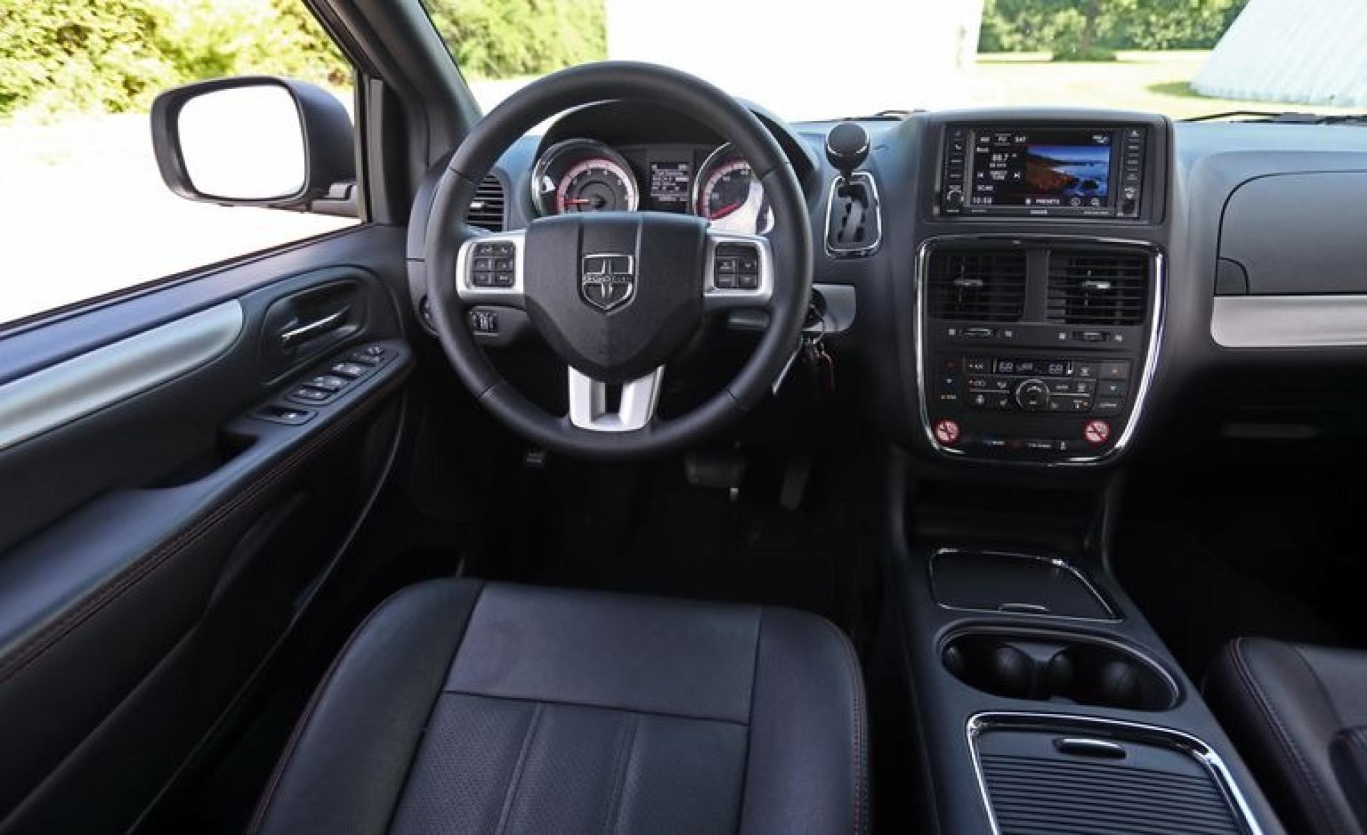 2017 Silver /Black Dodge Grand Caravan GT (2C4RDGEG0HR) with an 3.6L V6 DOHC 24V engine, 6A transmission, located at 3160 South Valley View Blvd, Las Vegas, NV, 89146, (888) 750-6845, 36.132458, -115.190247 - b64:VGhlIDIwMTcgRG9kZ2UgR3JhbmQgQ2FyYXZhbiBpcyBhbGwgYWJvdXQgdHJhbnNwb3J0aW5nIGEgYnVuY2ggb2YgcGVvcGxlIGF0IGFuIGFmZm9yZGFibGUgcHJpY2UuIFRoaXMgc2V2ZW4tcGFzc2VuZ2VyIG1pbml2YW4gdW5kZXJjdXRzIGl0cyBsZWFzdCBleHBlbnNpdmUgY29tcGV0aXRvciBieSB0aG91c2FuZHMgb2YgZG9sbGFycyB3aGVuIG5ldy4gRXZlbiB3aGVuIGxvYWRlZCB0byB0 - Photo #11