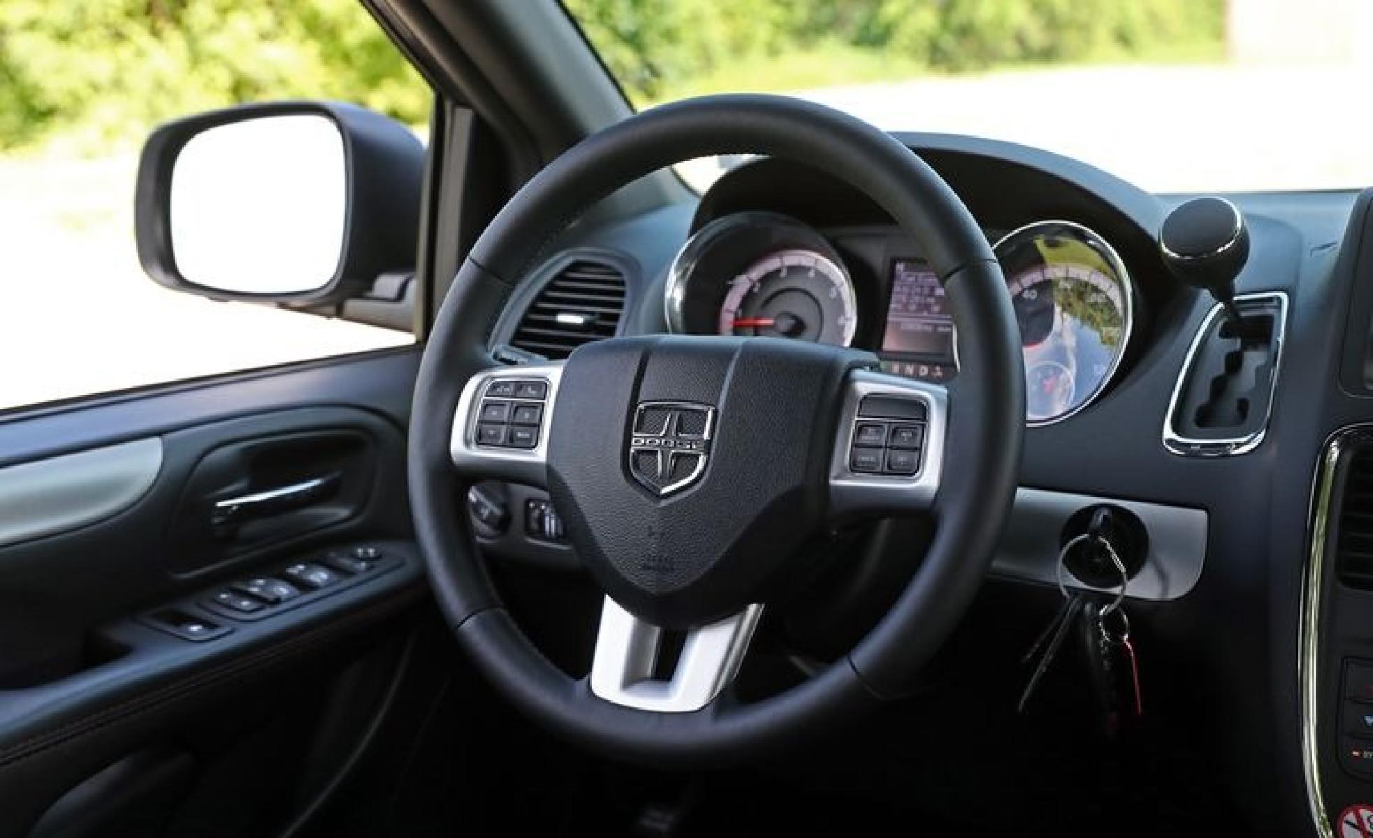 2017 Silver /Black Dodge Grand Caravan GT (2C4RDGEG0HR) with an 3.6L V6 DOHC 24V engine, 6A transmission, located at 3160 South Valley View Blvd, Las Vegas, NV, 89146, (888) 750-6845, 36.132458, -115.190247 - b64:VGhlIDIwMTcgRG9kZ2UgR3JhbmQgQ2FyYXZhbiBpcyBhbGwgYWJvdXQgdHJhbnNwb3J0aW5nIGEgYnVuY2ggb2YgcGVvcGxlIGF0IGFuIGFmZm9yZGFibGUgcHJpY2UuIFRoaXMgc2V2ZW4tcGFzc2VuZ2VyIG1pbml2YW4gdW5kZXJjdXRzIGl0cyBsZWFzdCBleHBlbnNpdmUgY29tcGV0aXRvciBieSB0aG91c2FuZHMgb2YgZG9sbGFycyB3aGVuIG5ldy4gRXZlbiB3aGVuIGxvYWRlZCB0byB0 - Photo #13