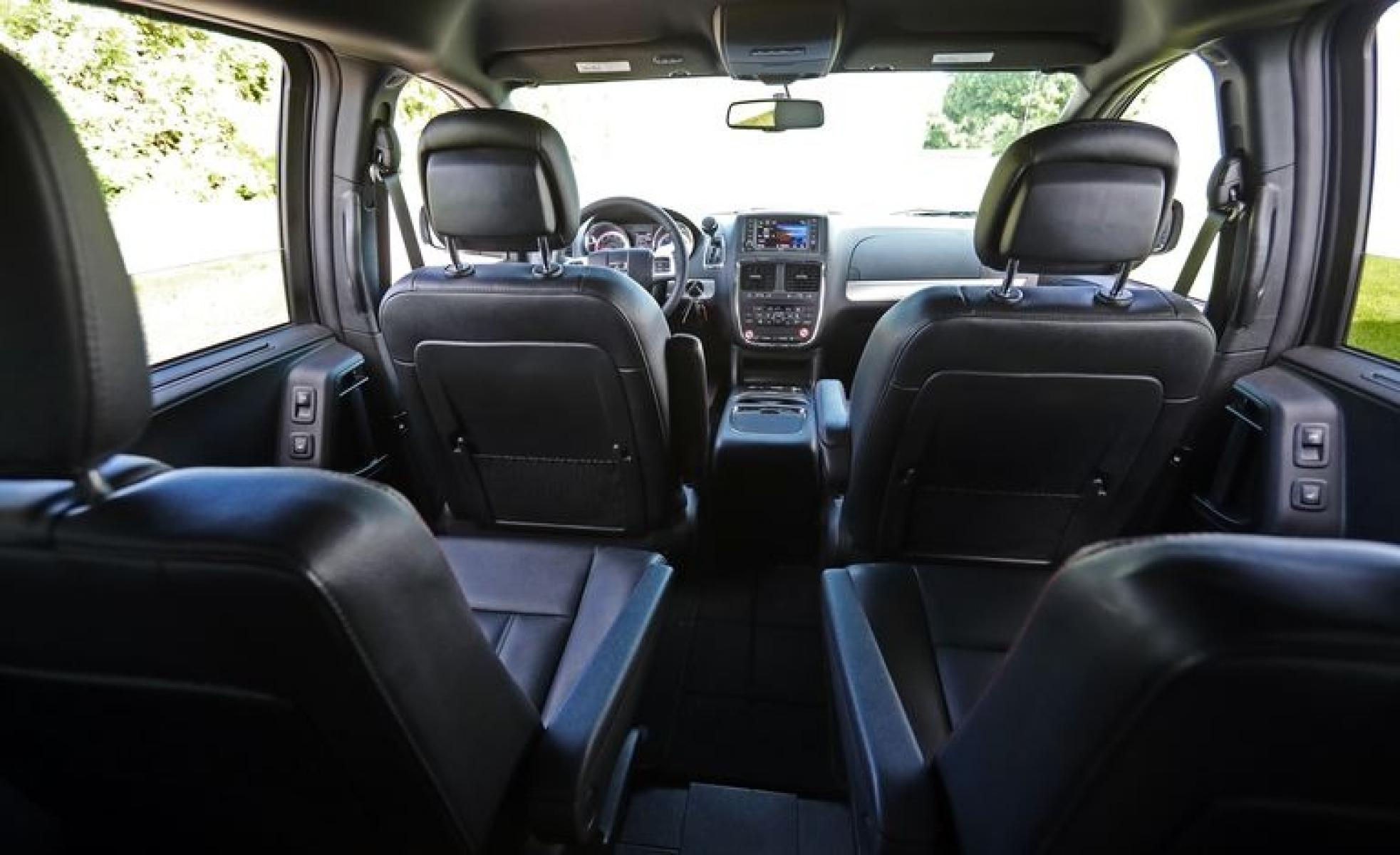 2017 Silver /Black Dodge Grand Caravan GT (2C4RDGEG0HR) with an 3.6L V6 DOHC 24V engine, 6A transmission, located at 3160 South Valley View Blvd, Las Vegas, NV, 89146, (888) 750-6845, 36.132458, -115.190247 - b64:VGhlIDIwMTcgRG9kZ2UgR3JhbmQgQ2FyYXZhbiBpcyBhbGwgYWJvdXQgdHJhbnNwb3J0aW5nIGEgYnVuY2ggb2YgcGVvcGxlIGF0IGFuIGFmZm9yZGFibGUgcHJpY2UuIFRoaXMgc2V2ZW4tcGFzc2VuZ2VyIG1pbml2YW4gdW5kZXJjdXRzIGl0cyBsZWFzdCBleHBlbnNpdmUgY29tcGV0aXRvciBieSB0aG91c2FuZHMgb2YgZG9sbGFycyB3aGVuIG5ldy4gRXZlbiB3aGVuIGxvYWRlZCB0byB0 - Photo #23