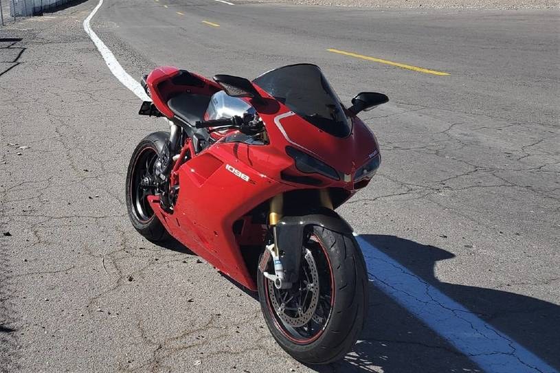 2008 Ducati 1099 S S (ZDM1XBEW18B) with an 1,098 cc L twin engine, Six-Speed Dry Clutch transmission, located at 1313 Las Vegas Blvd, North Port, FL, 34286, (888) 750-6845, 36.002834, -115.201302 - The Ducati 1098S boasts some gorgeous bodywork and slick design cues, but its real masterpiece lies beneath those pretty plastic panels. Underneath is a tubular steel trellis frame optimized for stiffness, and an L-twin engine produces 160 horsepower and 90.4 lb-ft of torque, routing exhaust fumes t- Photo#4