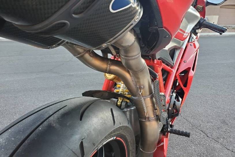 2008 Ducati 1099 S S (ZDM1XBEW18B) with an 1,098 cc L twin engine, Six-Speed Dry Clutch transmission, located at 1313 Las Vegas Blvd, North Port, FL, 34286, (888) 750-6845, 36.002834, -115.201302 - The Ducati 1098S boasts some gorgeous bodywork and slick design cues, but its real masterpiece lies beneath those pretty plastic panels. Underneath is a tubular steel trellis frame optimized for stiffness, and an L-twin engine produces 160 horsepower and 90.4 lb-ft of torque, routing exhaust fumes t- Photo#6