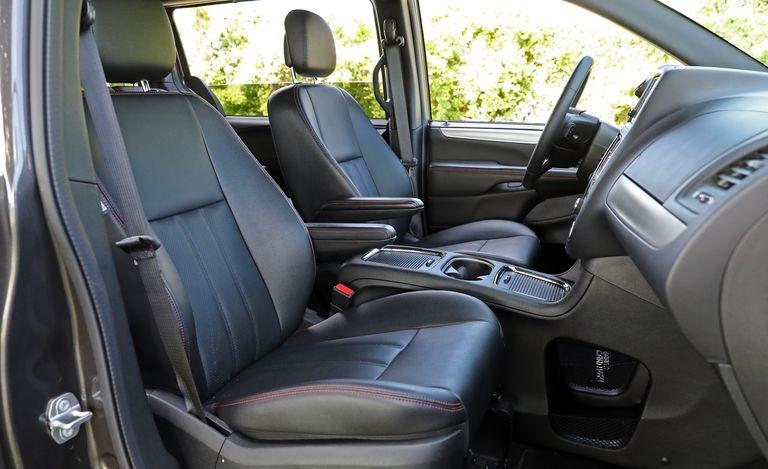 2017 Silver /Black Dodge Grand Caravan GT (2C4RDGEG0HR) with an 3.6L V6 DOHC 24V engine, 6A transmission, located at 1313 Las Vegas Blvd, North Port, FL, 34286, (888) 750-6845, 36.002834, -115.201302 - The 2017 Dodge Grand Caravan is all about transporting a bunch of people at an affordable price. This seven-passenger minivan undercuts its least expensive competitor by thousands of dollars when new. Even when loaded to the hilt with options, the price tag doesn't come close to its high-rent rivals- Photo#10